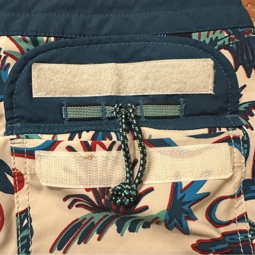 VISSLA Men's Blue and Cream Tropical Hawaiian Unlined Board Swim Shorts size 34